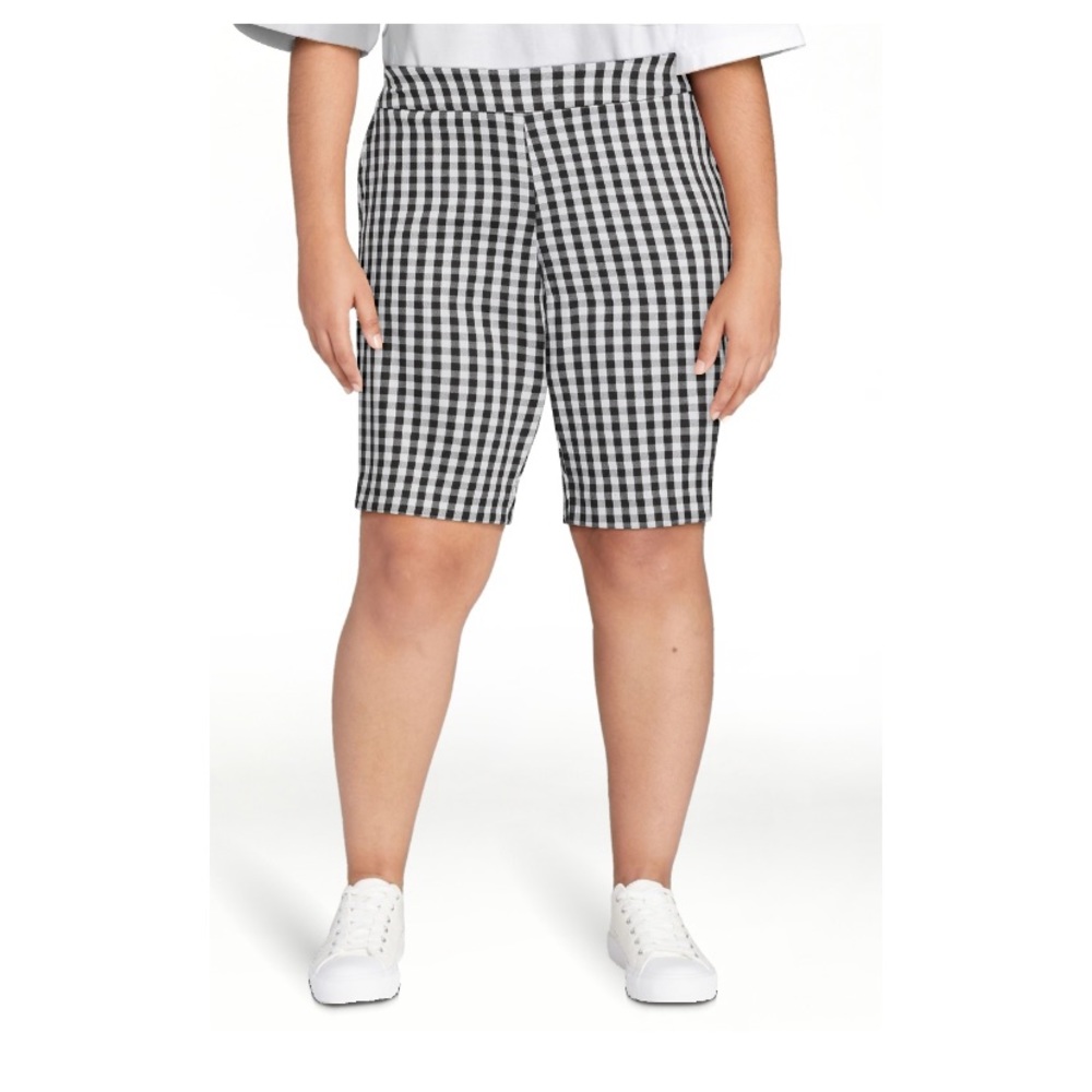 Time and Tru Women’s Bermuda Short. 🌸